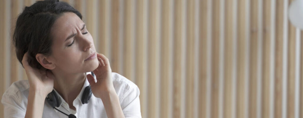 Neck Stretches and Exercises for Office Workers to Prevent Pain